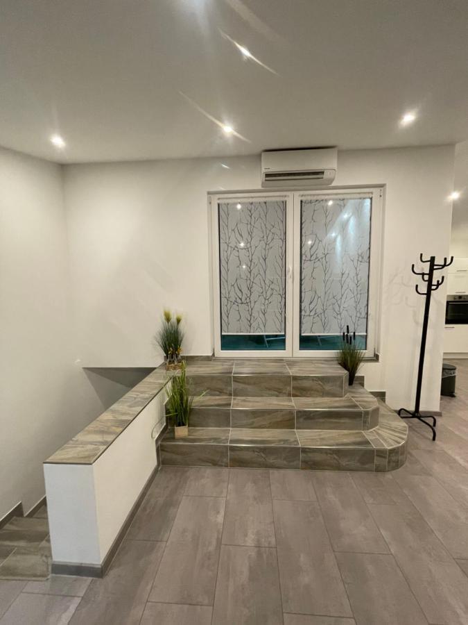 Lange Apartment *